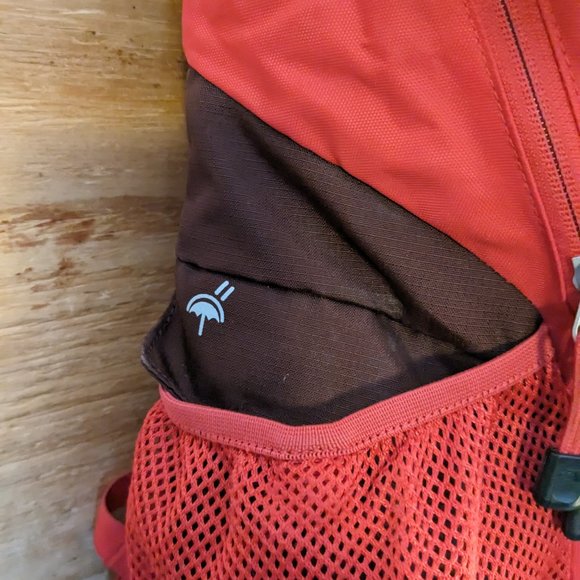 The North Face Tellus 25 Red Backpack Day Pack Hiking Camping Biking Outdoor - Picture 4 of 10